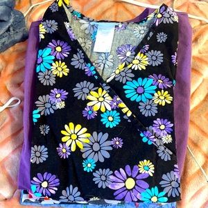 Medium flower scrub top
